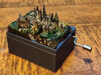 Hogwarts Music Box – A Magical Melody in Miniature