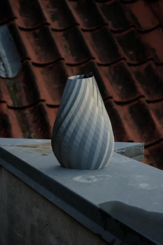 Ellipse triangulated vase
