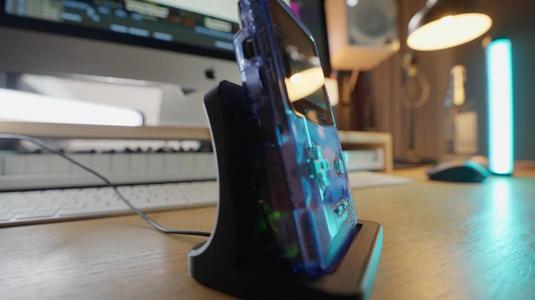 Game Boy Color Wireless Charging Stand