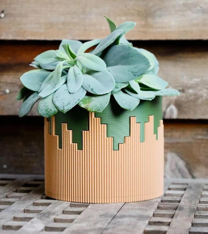 Dual colored pot