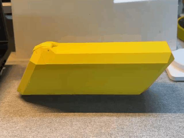A transformable pen holder that doubles as a pen case [easy to carry]