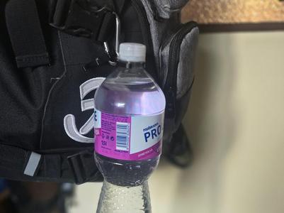 Easy fast strong bottle clip/only 4 grams