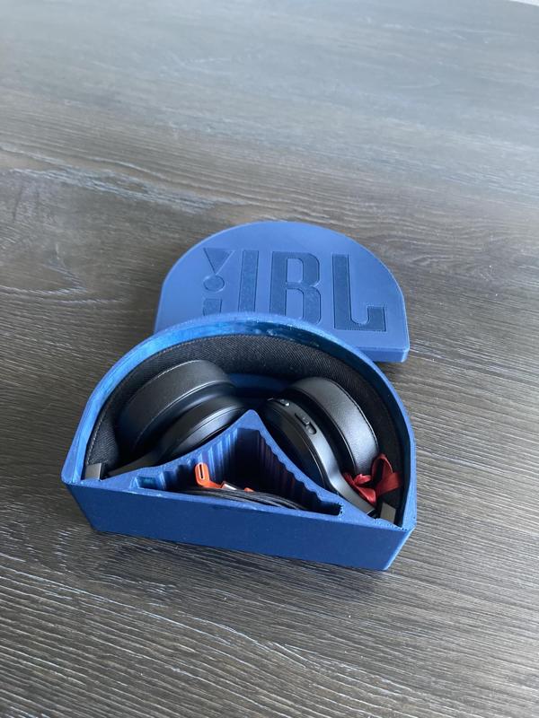 Case for JBL LIVE 670NC headphones.