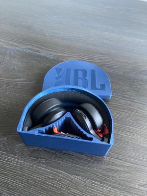 Case for JBL LIVE 670NC headphones.