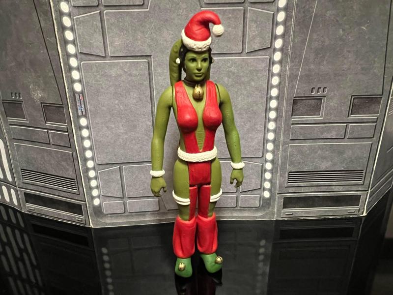 STAR WARS ADVENT CALENDAR 2022 DAY #24, OOLA ELF SLAVE FIGURE, 3.75″, 1/18 KENNER, HASBRO
