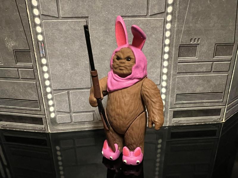 STAR WARS ADVENT CALENDAR 2022 DAY #23, A CHRISTMAS STORY EWOK FIGURE, 3.75″, 1/18 KENNER, HASBRO