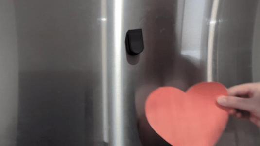 Automatic Magnet Hanger/Clip – Magical