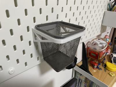 A SKADIS pegboard hook designed for IKEA’s Dokkum iron square pencil holder