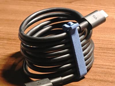 Say Goodbye to Tangled Wires – Data Cable Clip