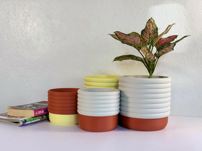 Nubo self-watering planter