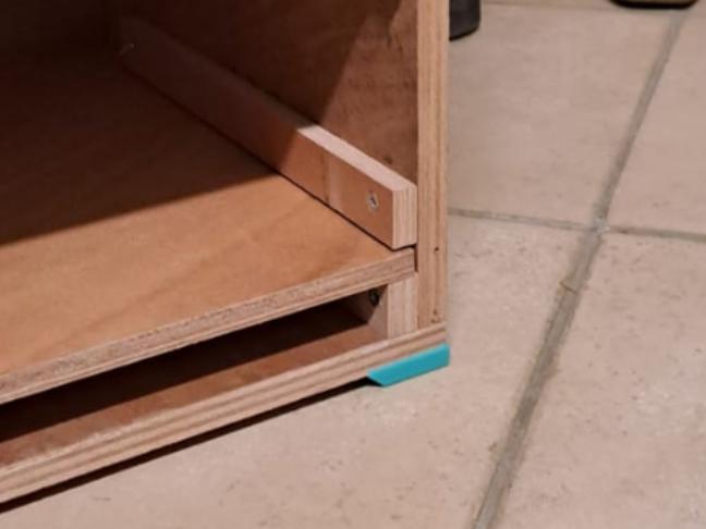 Heavy duty self aligning feet for furniture