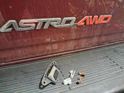 Nut-bracket-thingy for a 2004 Chevrolet Astro’s license plate lamp housing