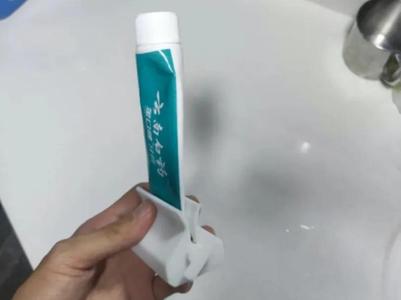 Toothpaste Squeezer