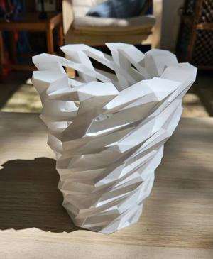 Tornado vase
