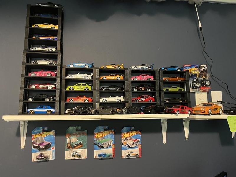 1:32 Scale Model Vehicle Rack