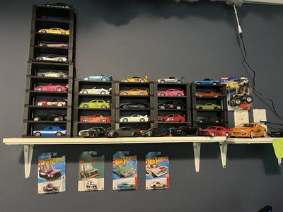 1:32 Scale Model Vehicle Rack