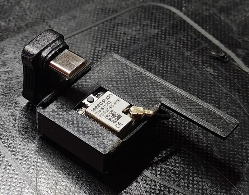 XIAO ESP32S3 & Wio-SX1262 Phone Mount
