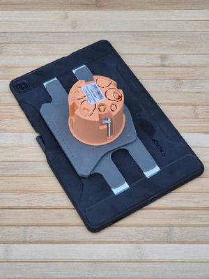 Tablet wall mount – flat & removable – for flush-mounted socket by Nerdiy.de