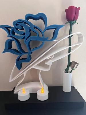 Visage chapeau rose