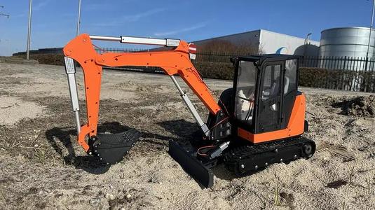 Tracked Mini Excavator in 1/8.5 scale by AN3DRC