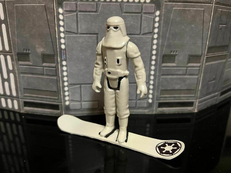 STAR WARS ADVENT CALENDAR 2022 DAY #4, VINTAGE SNOWBOARDING SNOWTROOPER FIGURE, ORNAMENT. 3.75″, 1/18 KENNER, HASBRO