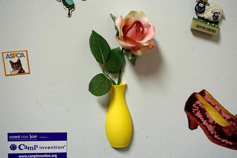 Magnetic Vase 
