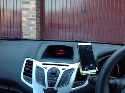 Adjustable Smartphone Holder – HTC One – Car