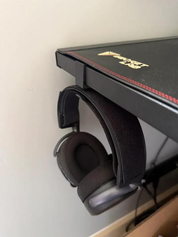 Headphone hanger for Secret Labs Magnus Pro Desk   