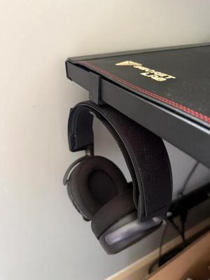 Headphone hanger for Secret Labs Magnus Pro Desk   
