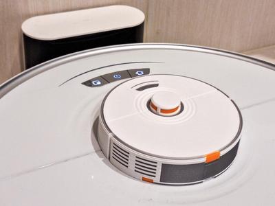 Robot vacuum dust cover