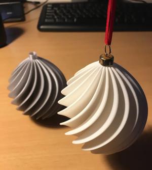 Christmas decoration with traditional mounting