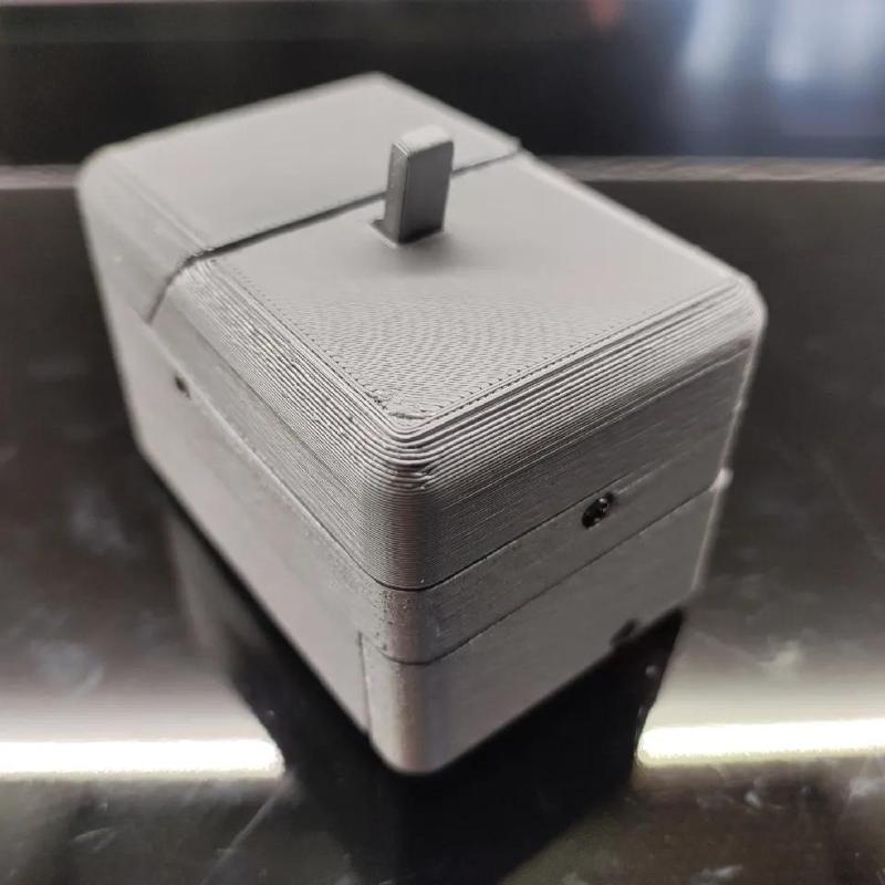 Attiny85 small useless-box