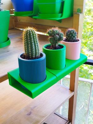 Wall mount for round mini planters