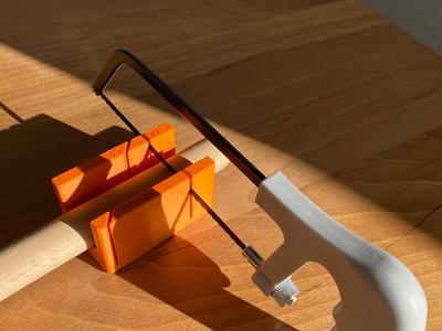 90° and 45° Miter Saw Guide