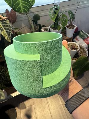 Self watering planter – climbing abstract