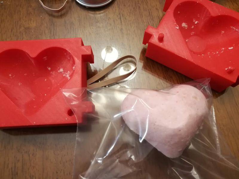 Heart-shaped bath bomb mold