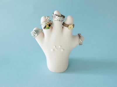 cute finger jewelry holder