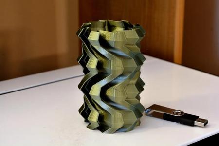 Vase 752