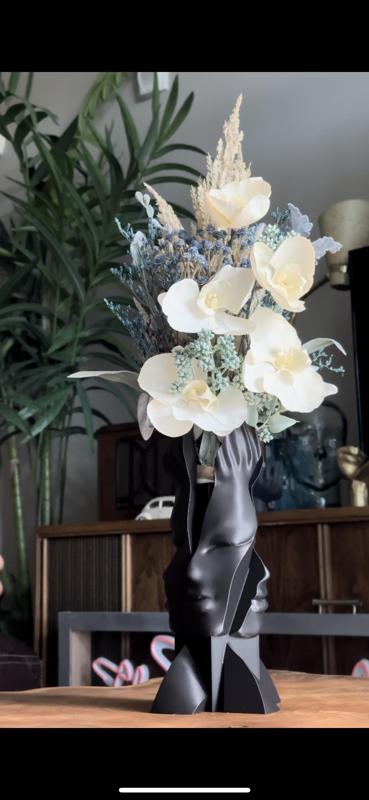 Head Turning Vase