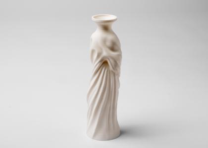 Draped Silence Vase – Sculptural Feminine Form