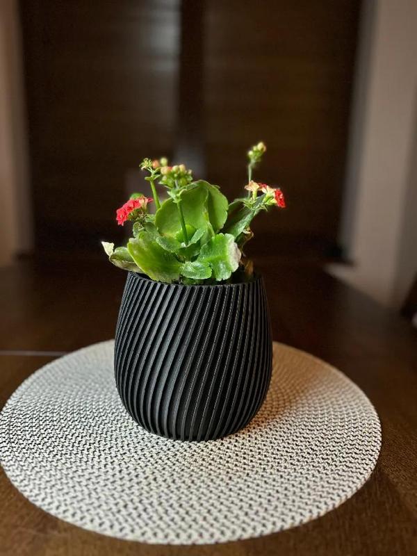 Modern Ribbed Planter · wrap around plate