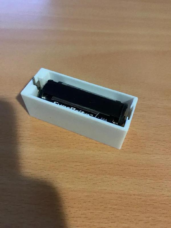 Batery casing for tri tripple A batteries