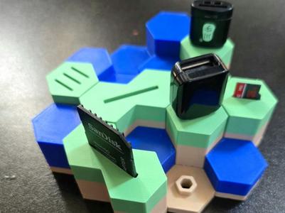 HexDeck – Modular Hex Organizer for USB, SD etc