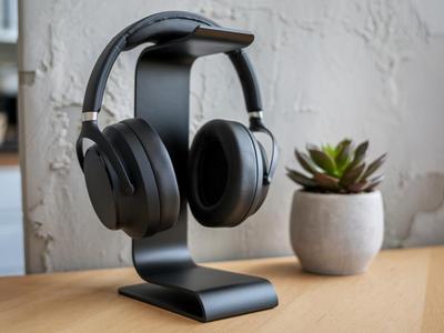 Modern Headphone Stand 01