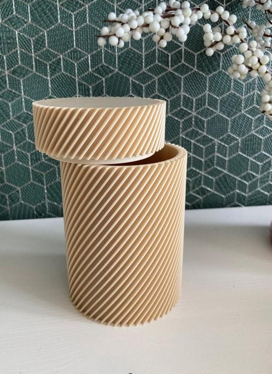 Spiral storage box with lid