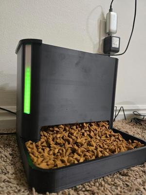 3D Printed Pet Food Dispenser with ESP32 Level Sensing