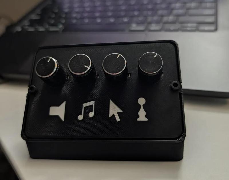 Simple deej Case