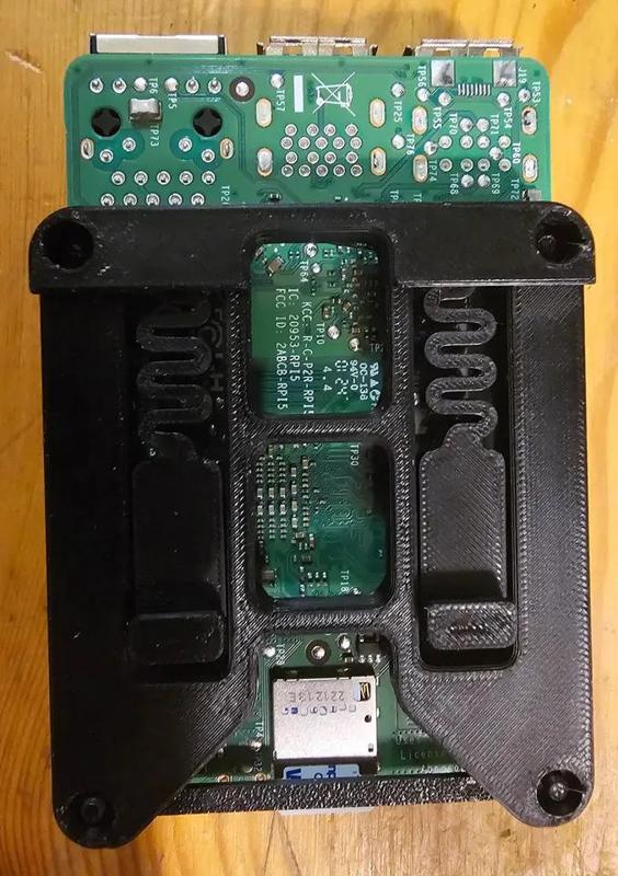Low profile DIN  Offset Mount for Raspberry Pi 3B, 4 or 5 with a tighter DIN rail clip (include the STEP model)