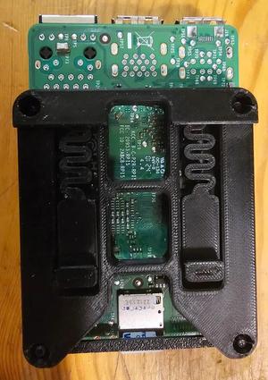Low profile DIN  Offset Mount for Raspberry Pi 3B, 4 or 5 with a tighter DIN rail clip (include the STEP model)