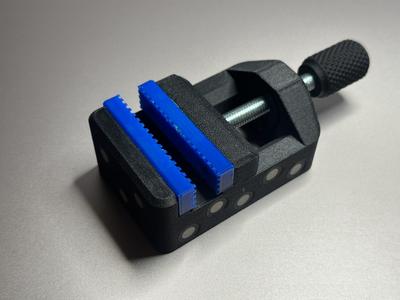 little magnetic vise that could (3d scanning)